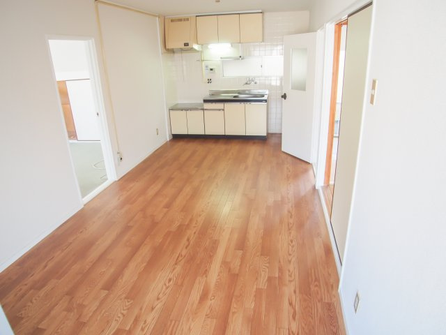 ハイツ千代ヶ丘の居間・リビング