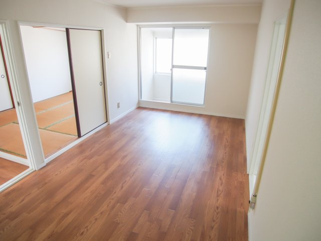 ハイツ千代ヶ丘の居間・リビング