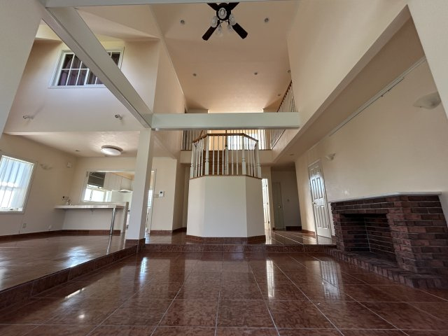 泉町下川　４LDK　中古住宅の居間・リビング|こちらのリビングで趣味の時間をお楽しみください