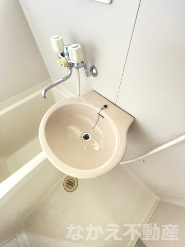 【洗面所】 | 脱衣スペースもあります