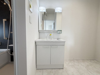 【独立洗面台】 | 八重瀬町具志頭（全5棟）A・E号棟 | A号棟　三面鏡付き洗髪洗面化粧台♪