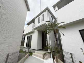 【外観】 | 八重瀬町具志頭（全5棟）A・E号棟 | A号棟　植栽が南国イメージにピッタリ♪