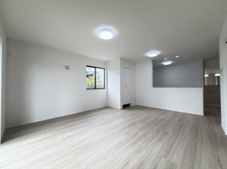 【居間・リビング】 | 八重瀬町具志頭（全5棟）A・E号棟 | A号棟　LDK17.62帖♪リビング収納＋棚付き♪