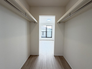 【収納】 | 八重瀬町具志頭（全5棟）A・E号棟 | A号棟　納戸3.5帖＋WIC付き♪（WICは主寝室からも出入り可）