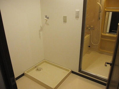 【設備】 | ライオンズマンション和泉上町 | 室内洗濯機置場　※前回募集時／２０１６年７月の写真