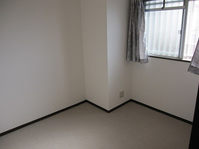 【居間・リビング】 | ライオンズマンション和泉上町 | 洋室約４.３畳　※前回募集時／２０１６年７月の写真