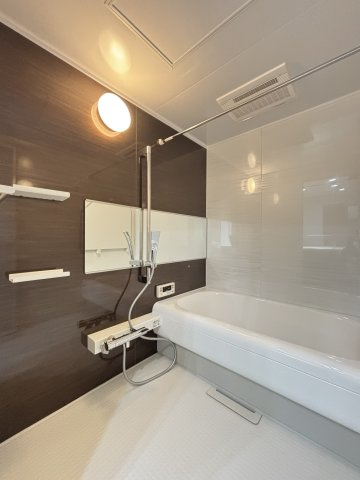 グラン・パレ大倉山ウエストタワーの浴室|人造大理石バスタブのゆったり感にこだわった、マンションリフォーム用のバスルーム、【トクラス　ヴィタール】を採用