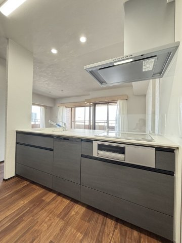 グラン・パレ大倉山ウエストタワーのキッチン|【トクラス　コラージア】は汚れがたまりにくいなめらかな形状で、お手入れラクラクです。 