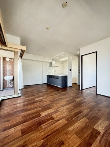 グラン・パレ大倉山ウエストタワーの居間・リビング|家族が集うリビングは、約17.0帖