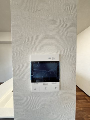 グラン・パレ大倉山ウエストタワーの防犯設備|来訪者の顔が確認できるモニター付