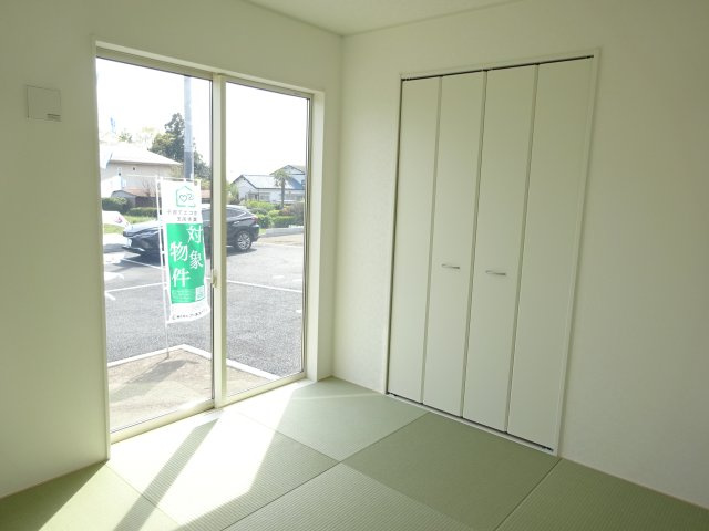 クレイドルガーデン高崎市箕郷町上芝第7　３号棟の和室|落ち着いた雰囲気の4.5帖和室付きです。客間としてもご利用頂けます。