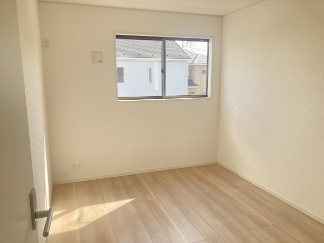 クレイドルガーデン高崎市箕郷町上芝第7　３号棟の洋室|洋室１です