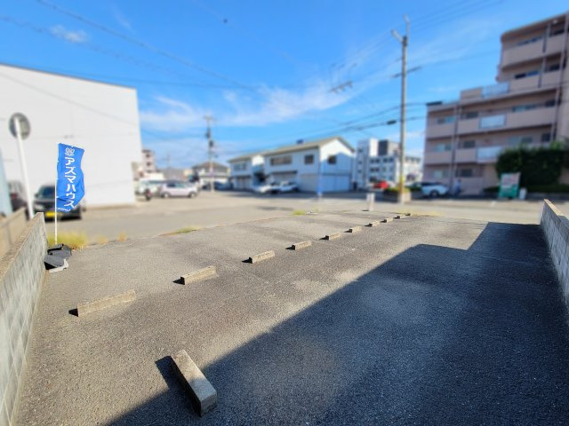 ライフフィールド黒田1区画の前面道路含む現地写真
