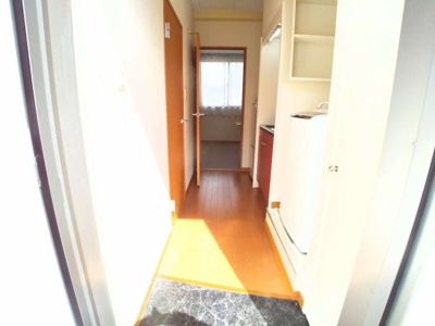 【玄関】 | レオパレスサンイッコー | 玄関ドアは防犯サムターン設置