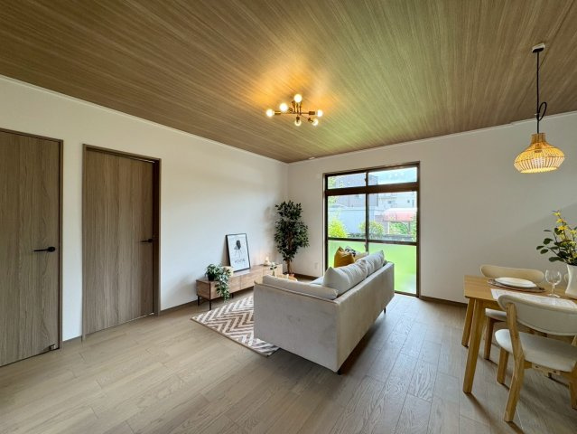 【居間・リビング】の画像