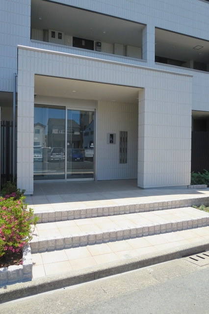 メゾンウィンベル芝のエントランス|★オートロックは便利なスライドドア★