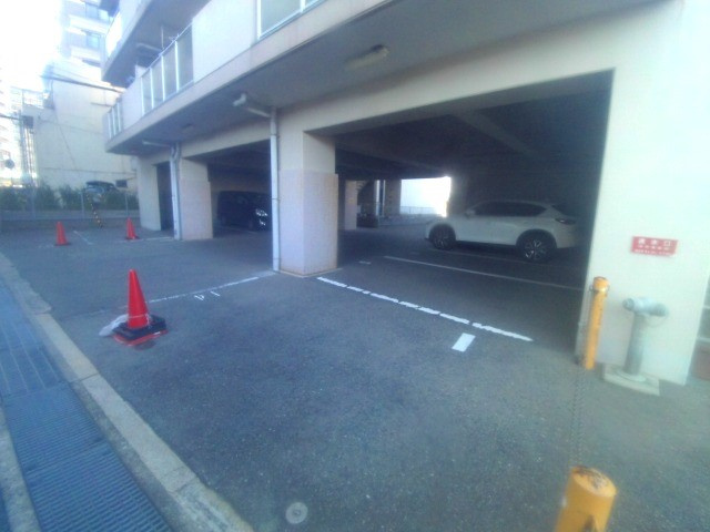アビタシオン中崎の駐車場