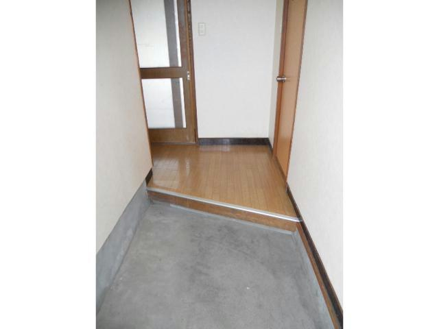 喜代丸ハイツの玄関