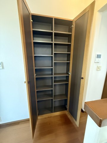 八幡町貸戸建の収納|キッチン収納