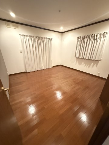 八幡町貸戸建の寝室|主寝室8帖