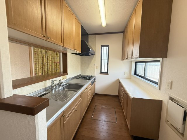 八幡町貸戸建のキッチン