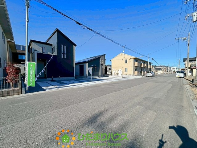 羽生市中岩瀬　新築一戸建て　03　グラファーレの前面道路含む現地写真|前面道路含む現地写真です！