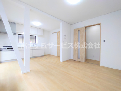 【居間・リビング】 | 豊川市三蔵子町野河薮 中古戸建て | リビングダイニングです