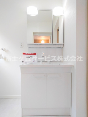 【独立洗面台】 | 豊川市三蔵子町野河薮 中古戸建て | 独立洗面化粧台が付いています