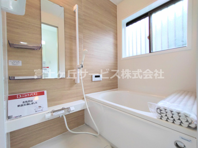 【浴室】 | 豊川市三蔵子町野河薮 中古戸建て | 落ち着いた空間のお風呂です