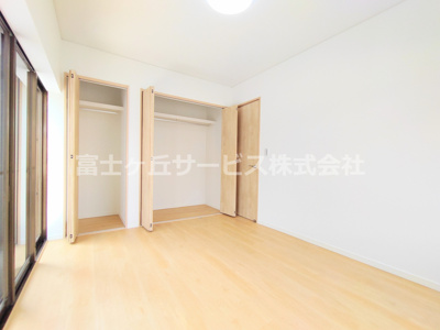 【洋室】 | 豊川市三蔵子町野河薮 中古戸建て | 1階6帖の洋室です