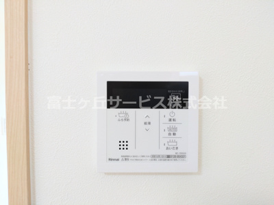 【発電・温水設備】 | 豊川市三蔵子町野河薮 中古戸建て | キッチンからも操作ができて便利です