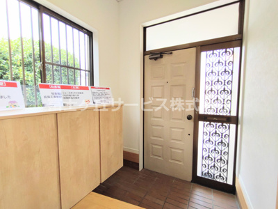 【玄関】 | 豊川市三蔵子町野河薮 中古戸建て | シンプルで使いやすい玄関です