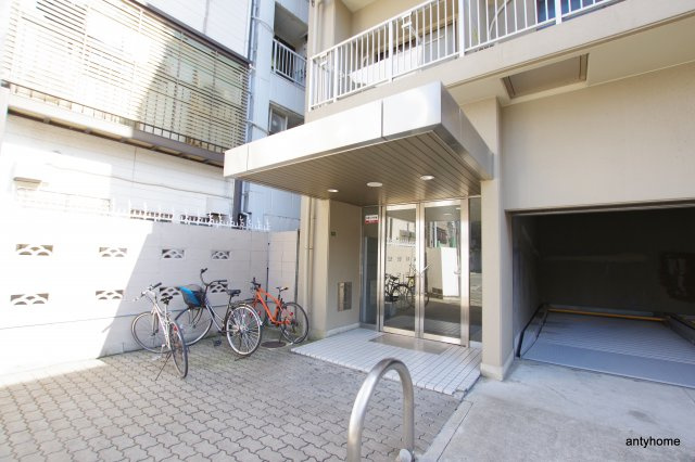 朝日プラザアドバンス淡路　仲介手数料無料のエントランス