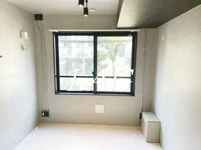 【居間・リビング】 | ＣＯＣＯＣＵＢＥ　ＯＹＡＭＡ | 洋室のお部屋です。