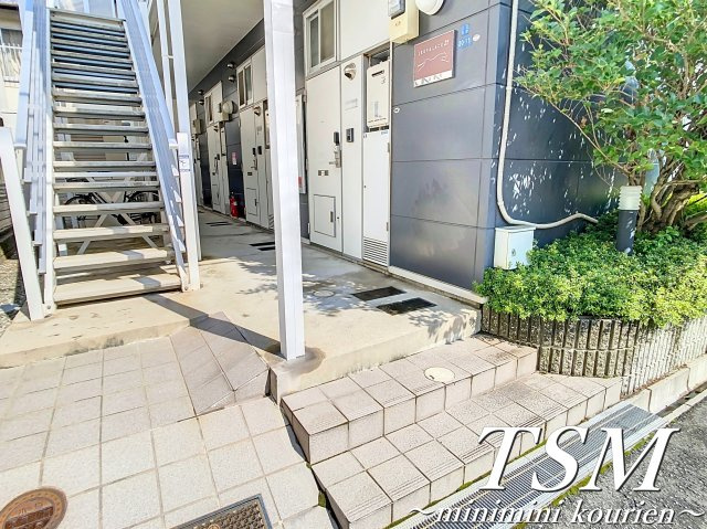 レオパレス香里のエントランス