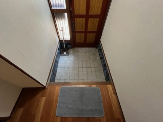 寿町貸家の玄関
