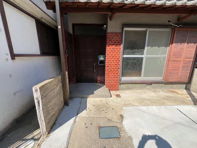 寿町貸家のエントランス