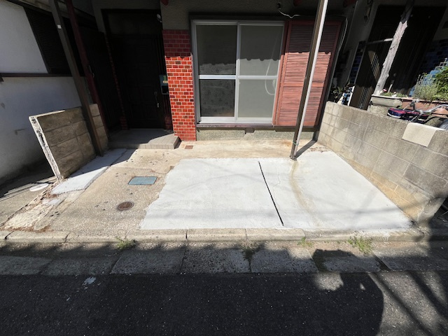 寿町貸家の駐車場