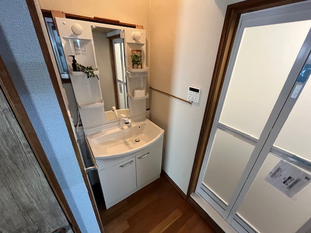 寿町貸家の洗面所