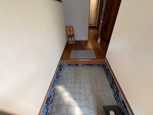 寿町貸家の玄関