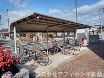 【その他共用部分】 | レ・コルニオーロ | 屋根付き駐輪場