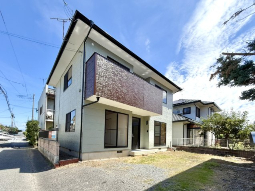 【中古戸建】伊勢崎市富塚町の外観|■外観｜特徴のある個性的な住まいと美しい街並み、そして住みやすい環境を、ぜひ現地でご覧になりませんか。お気軽にお問合せください(^^)  