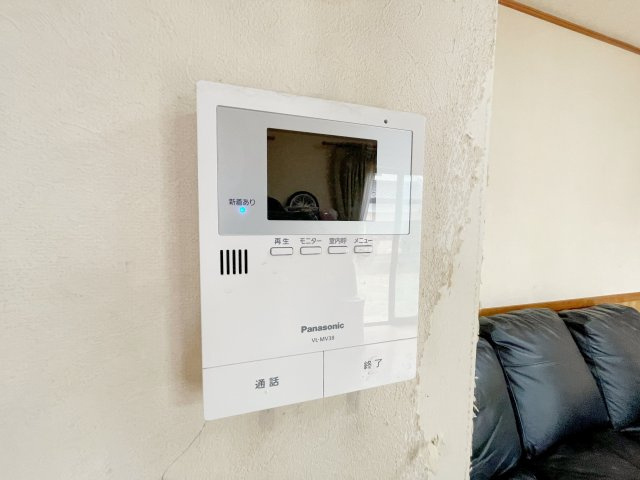 中古戸建・オール電化　郡山市亀田2丁目のセキュリティ|室内から来訪者の確認ができるモニター付きインターホン！お子様だけのお留守番にも安心ですね！