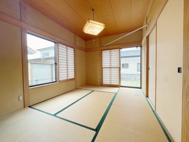 中古戸建・オール電化　郡山市亀田2丁目の和室|リビング隣の和室！6帖あるのでゲストルームや客間としても重宝されます！