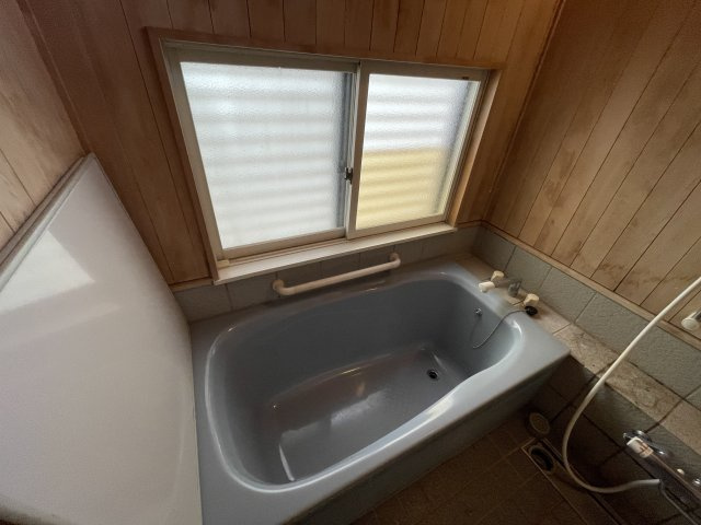 中古戸建・オール電化　郡山市亀田2丁目の浴室|こだわりの無垢材を使用した浴室は自宅にいながら木のぬくもりを感じられるバスタイムが楽しめます♪