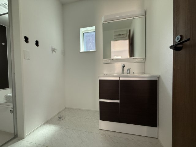 明石市大久保町山手台２丁目新築戸建１号棟の独立洗面台