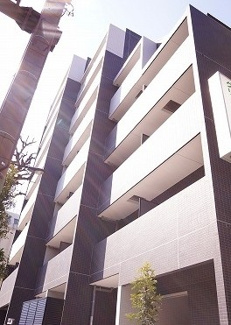 【外観】 | 鉄筋コンクリート造のがっちりとした建物。