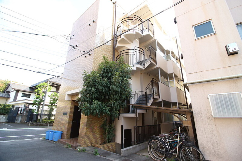 新宿区西落合１丁目の賃貸マンションの外観