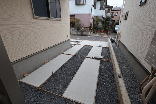 【駐車場】 | 《仲介手数料無料》久喜市久喜東１丁目22-17(1号棟)新築一戸建ていろどりアイタウン | 撮影日 2025年11月6日 11:50 曇り