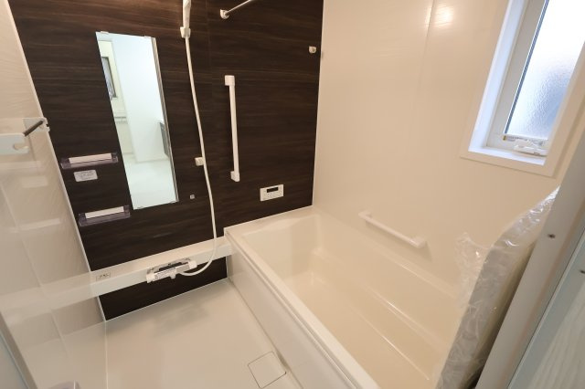 《仲介手数料無料》久喜市久喜東１丁目22-17新築一戸建ていろどりアイタウンの浴室|撮影日 2025年11月6日 11:50 曇り